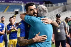 (ΒΙΝΤΕΟ/ΦΩΤΟΣ) Δακρυσμένος στο ΑΝΤΙΟ του ο ΜΕΡΚΗΣ