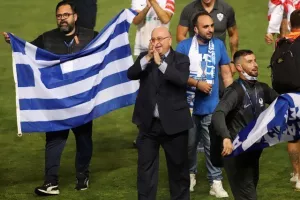 ΜΑΧΗΤΗΣ ο Πουλλαΐδης, πανηγύρισε με πυρσό το 1ο του τρόπαιο! (ΦΩΤΟΣ)