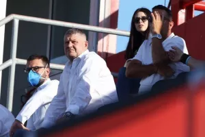 Παρουσία... Roman Dubov