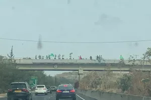 ΦΩΤΟΣ/Ομονοιάτες και στην αερογέφυρα!