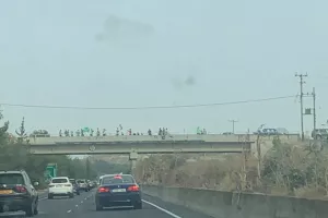 ΦΩΤΟΣ/Ομονοιάτες και στην αερογέφυρα!