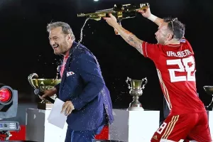Το απίστευτο σόου του Βαλμπουενά στη φιέστα του Ολυμπιακού