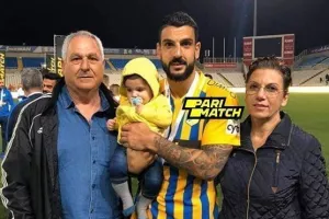 Πατέρας Μερκή: "Ενα μεγάλο ευχαριστώ σε Απόλλωνα και ΑΠΟΕΛ - Μας έκανες όλους υπερήφανους"