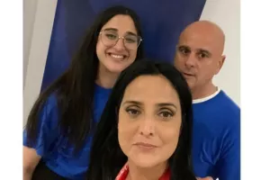 ΦΩΤΟ/Με το τρόπαιο στο αυτοκίνητο!