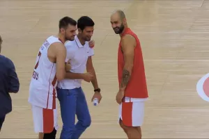 Υπόκλιση και του Τζόκοβιτς στον Σπανούλη: «Θρύλος»