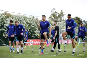 «Πέταξε» για Βρυξέλλες η Εθνική Ελλάδας