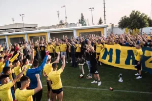 ΘΥΡΑ 3: "Με χαμηλό προϋπολογισμό δίδαξε.../ Καραγκιοζιλίκια σε μπάσκετ και ποδόσφαιρο γυναικών"