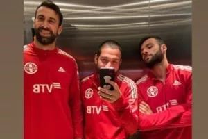 Ο ΑΠΟΕΛίστας με τους...Ανορθωσιάτες!