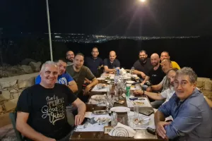 Έξοδος για... μεγάλη παρέα!