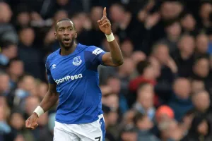 (Μεταγραφικό) Πυροδοτούν βόμβα με Yannick Bolasie