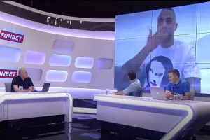 Παρέμβαση και φιλί από Φώτη Παπουλή!