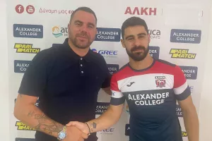 Ανακοίνωσε επτά ανανεώσεις 