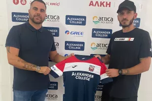 Ανακοίνωσε επτά ανανεώσεις 