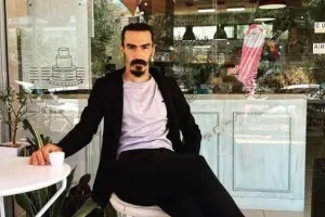 Έρχεται...