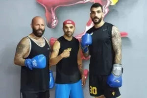 Έβαλε τα γάντια o Mερκής!