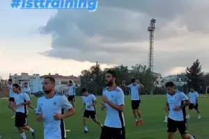 ΑΝΟ/"Σπέσιαλ" καλωσόρισμα στους "νέους" (φώτος)