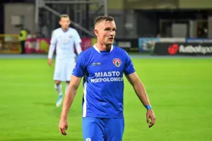 Κλείνει... Maciej Domański