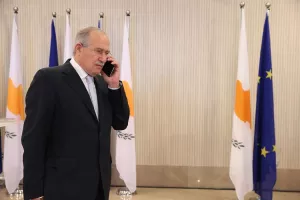 Ξεκαθαρίζει ο Κούσιος για... βραχιολάκι