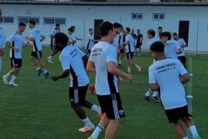 ΑΝΟ/"Σπέσιαλ" καλωσόρισμα στους "νέους" (φώτος)