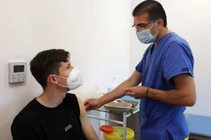 Ομόνοια/Νέες φώτος από τον εμβολιασμό