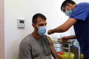 Ομόνοια/Νέες φώτος από τον εμβολιασμό