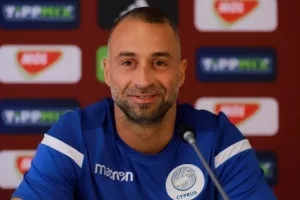 "Να αξιοποιήσουμε την παρουσία της ομάδας εδώ" (βίντεο) 