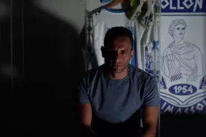 "Μια φορά Απόλλων, πάντα Απόλλων/Η ψυχή μου, ο νους μου θα είναι εδώ"