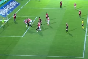 Όταν ο "θηριώδης" Jeisson Palacios τους πήρε... παραμάζωμα! (Βίντεο)