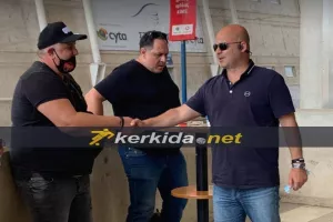 Κουβεντούλα... για τρεις 