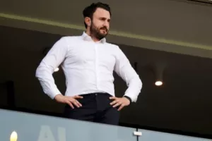 Στα γραφεία της ΠΑΕ Άρης ο Καρυπίδης