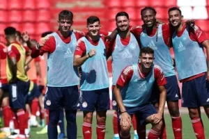Η πρώτη νικήτρια ομάδα στον Ρέντη το πανηγύρισε δεόντως (φώτο)