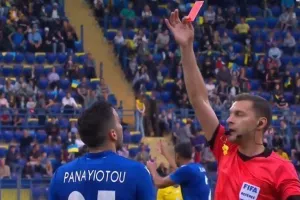 Απευθείας κόκκινη σε Φιλιώτη / Με δέκα η Εθνική μας... 
