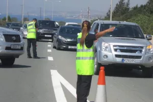 Τροχαίο με το καλημέρα - Γυναίκα εγκλωβίστηκε στο όχημά της