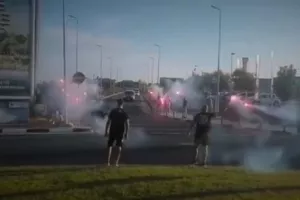 "Εκαψαν" το αεροδρόμιο οι Μαχητές στην επιστροφή του Θανάση! (βίντεο)