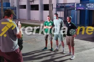 Βρετανοί φαν του Λάφερτι έξω από το "Α. Παπαδόπουλος"! (φώτος)