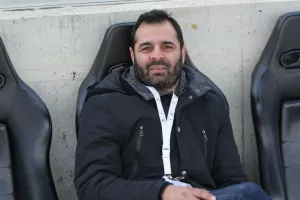 Σερφάρει… (φώτο)