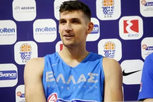 Μήτογλου: «Περίεργο το να παίζω στο ''3'', αλλά θα κάνω ό,τι μου ζητηθεί»