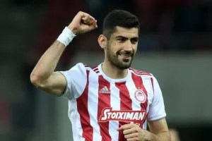 Υπογράφει με διπλασιασμό στις αποδοχές ο Μπουχαλάκης