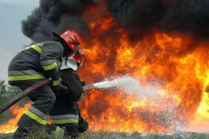 Πυρκαγιά σε δύσβατη περιοχή - Στη μάχη και εναέρια μέσα