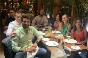 Πόζαραν από την Ισπανία…