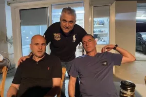 Στο ίδιο τραπέζι Τιμούρ και Μαλέκος (φώτος)