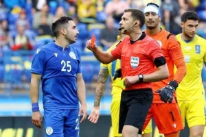 Υπέκυψε με δέκα στην ανωτερότητα των Ουκρανών (φώτος)