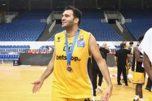 Συνεχίζει στην ΑΕΚ ο Μαυροειδής