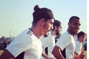 Ο Λάζαρος ΔΕΝ ΞΕΧΝΑ/φώτο