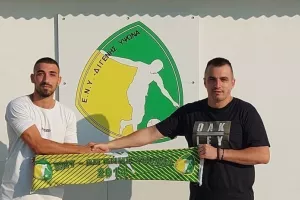 Ενισχύει την άμυνα με Στυλιανίδη