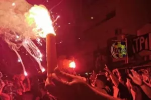 Ζωντανά από το οίκημα το φιλικό 