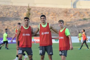 Πάφος FC/Στο αεροπλάνο και τέσσερις νεαροί