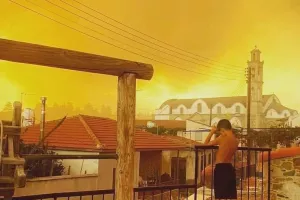 Θύρα 9/Έμπρακτη στήριξη στους πληγέντες από τις πυρκαγιές