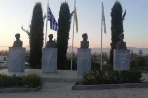 "Ανασήκωσε την πλάτη κι απόσεισέ τους Πενταδάκτυλε μου..."