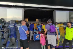 Ουρά για εισιτήριο από τους οπαδούς της Ντινάμο (φώτος)